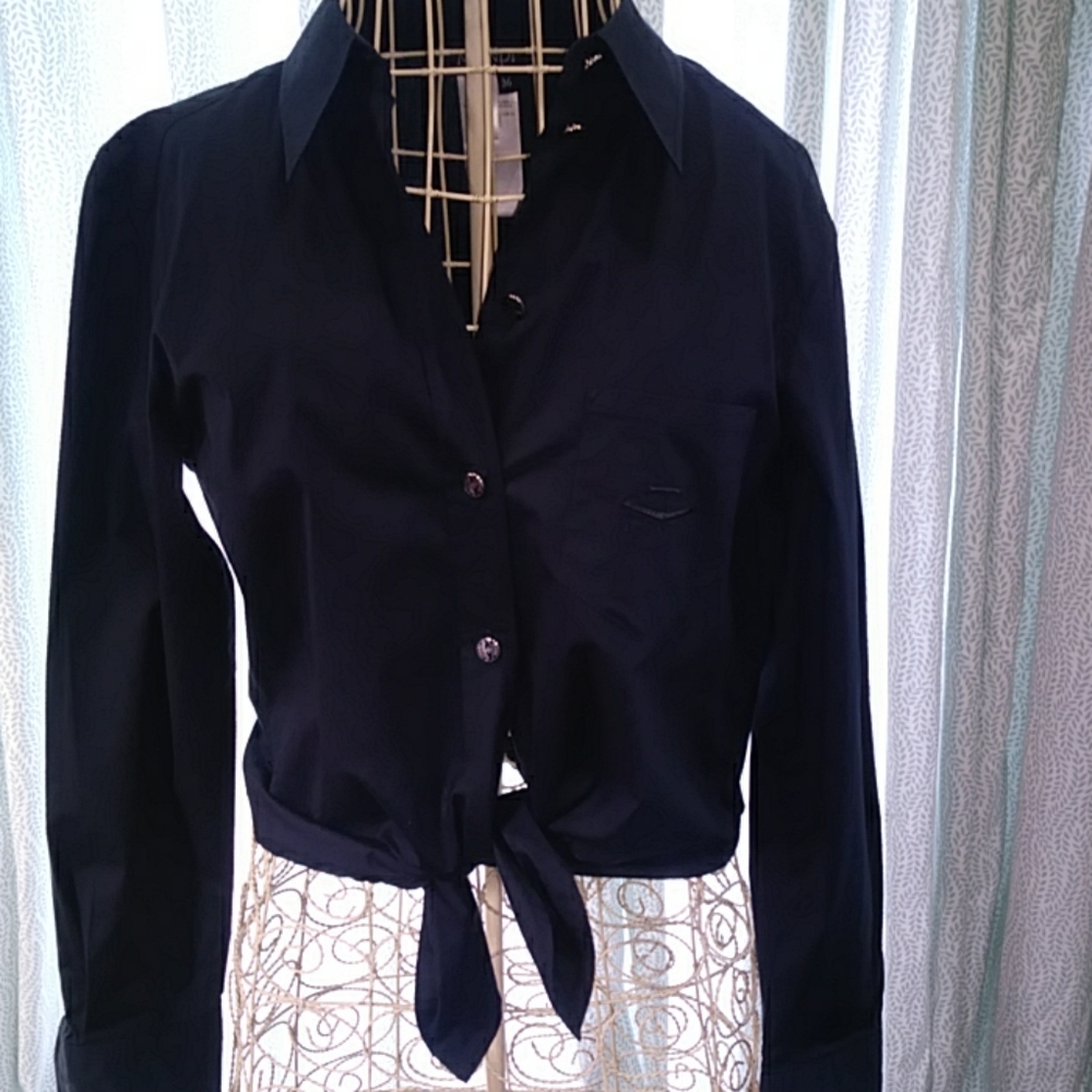 Mondi button with tie bottom navy shirt
